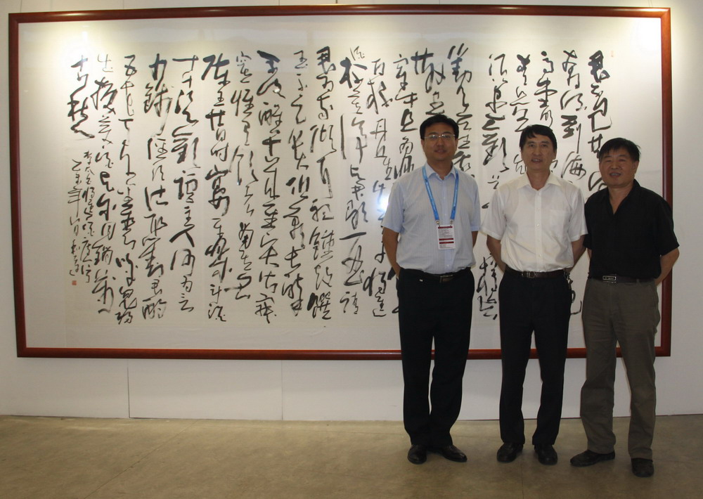 美学家、长江学者陈炎先生参观展览.jpg